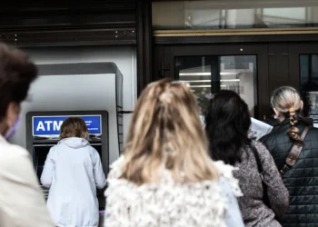 Φορολογικό νομοσχέδιο: Κατάργηση τέλους επιτηδεύματος, μείωση ασφαλιστικών εισφορών, έκτακτο βοήθημα σε ευάλωτους και συνταξιούχους τα Χριστούγεννα