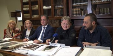 Σπουδαία προσφορά αρχειακής συλλογής στη Δημοτική Βιβλιοθήκη Κοζάνης