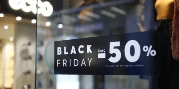 Παραπλανητικές εκπτώσεις στην Black Friday: Έπεσαν βαριές καμπάνες σε πασίγνωστες εταιρείες
