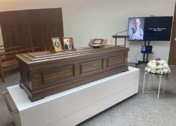 Στο Αποτεφρωτήριο Ριτσώνας το “ύστατο χαίρε” στον Γιάννη Μπουτάρη υπό τους ήχους των αγαπημένων του τραγουδιών