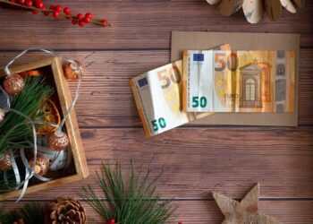 Δώρο Χριστουγέννων: Έως πότε πρέπει να πληρωθεί στους εργαζομένους