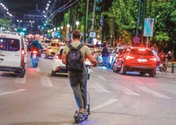 Ηλεκτρικά πατίνια: Τι αλλάζει με τον νέο ΚΟΚ που κάνει τη ζωή… πατίνι στους παραβάτες