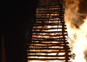 Η Φλώρινα ετοιμάζεται για το έθιμο των Φωτιών – Ξεκίνησαν οι δηλώσεις συμμετοχής