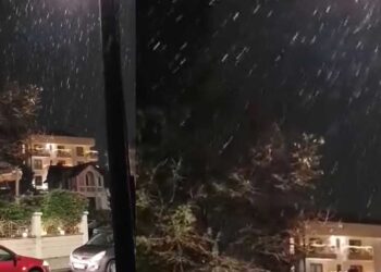 Οι πρώτες νιφάδες και στην πόλη της Φλώρινας! (VIDEO)