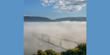 Η Λίμνη Πολυφύτου σε ένα σύννεφο ομίχλης – Φωτογραφία του Αργύρη Καραμούζα