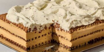 Εύκολο γλυκό ψυγείου με καραμέλα και πτι μπερ