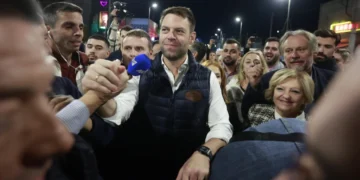 Συνέδριο ΣΥΡΙΖΑ: Έφτασε εν μέσω συνθημάτων ο Κασσελάκης, «δεν μπαίνω αν δεν μπει και ο τελευταίος σύνεδρος» λέει