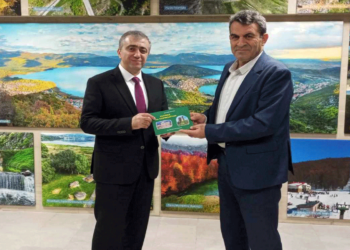 Ο Πρέσβης του Αζερμπαϊτζαν Arif Mammadov επισκέφθηκε τον Αντιπεριφερειάρχη Καστοριάς Δημήτρη Σαββόπουλο