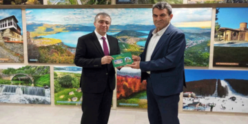 Ο Πρέσβης του Αζερμπαϊτζαν Arif Mammadov επισκέφθηκε τον Αντιπεριφερειάρχη Καστοριάς Δημήτρη Σαββόπουλο
