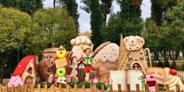 Καστοριά: Τα χριστουγεννιάτικα ψέματα του Πινόκιο γεμίζουν με τουρίστες την πόλη