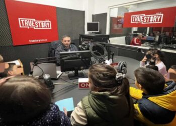 Mικροί επισκέπτες από το ΚΔΑΠ Αρλεκίνος βγήκαν στον “αέρα” του True Story Radio – Ξεναγήθηκαν και εξερεύνησαν τις εγκαταστάσεις του σταθμού
