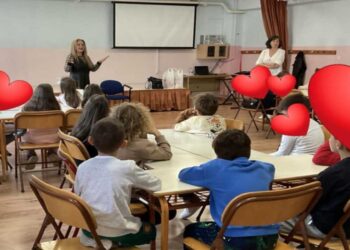 Για το Επάγγελμα -Λειτούργημα του Δημοσιογράφου ενημερώθηκαν οι μαθητές της Β’ τάξης του 3ου Δημοτικού Σχολείου Πτολεμαΐδας, από τη Δημοσιογράφο και Πρόεδρο της ΕΣΕΠΗΜΒΕ Κούλα Πουλασιχίδου