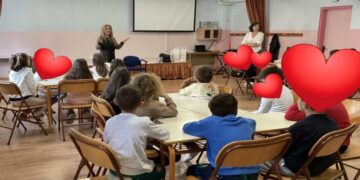 Για το Επάγγελμα -Λειτούργημα του Δημοσιογράφου ενημερώθηκαν οι μαθητές της Β’ τάξης του 3ου Δημοτικού Σχολείου Πτολεμαΐδας, από τη Δημοσιογράφο και Πρόεδρο της ΕΣΕΠΗΜΒΕ Κούλα Πουλασιχίδου