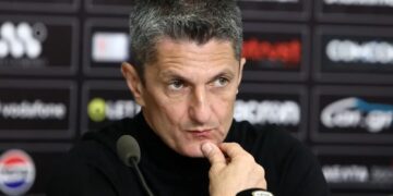 Λουτσέσκου: Ανέλαβε την ευθύνη για την κατάσταση στον ΠΑΟΚ