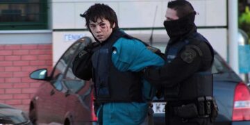 Ποιος είναι ο Νίκος Ρωμανός που συνελήφθη μετά την έκρηξη στους Αμπελόκηπους – Η ληστεία στο Βελβεντό, οι Πυρήνες της Φωτιάς, ο γάμος στη φυλακή και η αποφυλάκιση