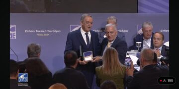 Η ΚΕΔΕ βράβευσε τον Πάρι Κουκουλόπουλο: «Είμαι ένας από εσάς, από πεποίθηση και όχι από συναίσθημα»- Η ομιλία του στο συνέδριο της Ρόδου