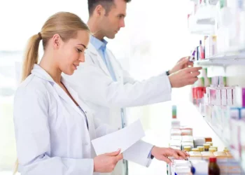 Καρκίνος παχέος εντέρου: Γιατί αντιδρούν οι γιατροί για τα self tests από το φαρμακείο