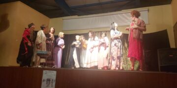 Οι “ΘΕΣΜΟΦΟΡΙΑΖΟΥΣΕΣ” του Αριστοφάνη, από τους σπουδαστές της Υποκριτικής Τέχνης της ΣΑΕΚ Πτολεμαΐδας! (ρεπορτάζ της Κούλας Πουλασιχίδου)