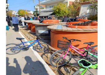 Επισήμανση γονέα για την εικόνα μπροστά από το 3ο Δημοτικό Σχολείο Πτολεμαΐδας