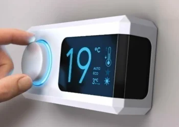 Επίδομα θέρμανσης 2024 – 2025: Συμφέρει να διαλέξουμε πετρέλαιο, αέριο, ρεύμα ή ξύλα;