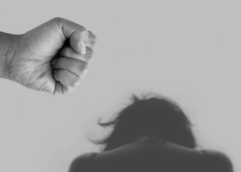 Ανεξέλεγκτη η ενδοοικογενειακή βία: Περισσότερες από 11.300 συλλήψεις μέσα σε 10 μήνες