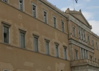 Συνελήφθη αστυνομικός της Βουλής -Η σύζυγός του τον κατήγγειλε για βιασμό των παιδιών τους