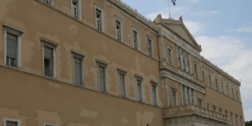 Συνελήφθη αστυνομικός της Βουλής -Η σύζυγός του τον κατήγγειλε για βιασμό των παιδιών τους