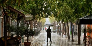 Έκτακτο δελτίο καιρού από την ΕΜΥ: Βροχές, καταιγίδες, κεραυνοί και χαλάζι μέχρι την Τετάρτη