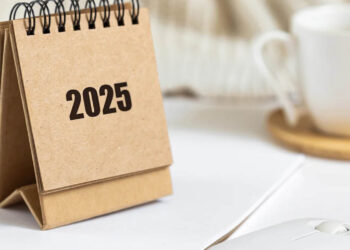 Όλες οι αργίες του 2025: Τα τριήμερα και το μοναδικό τετραήμερο της νέας χρονιάς