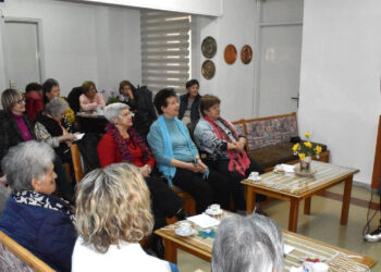 Κοζάνη: Η Τρίτη Ηλικία μαθαίνει να χρησιμοποιεί κινητά τηλέφωνα – Μεγάλη η συμμετοχή στην προσπάθεια