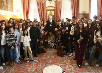 Το Μουσικό Σχολείο Πτολεμαΐδας έψαλε τα κάλαντα στον Αρχιεπίσκοπο Ιερώνυμο