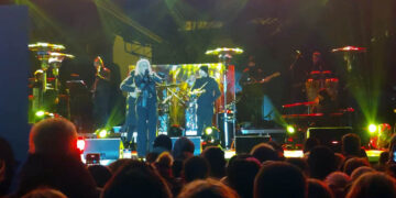 Μάγεψε η Πέγκυ Ζήνα στη «Μαγική Λιμνοπολιτεία» της Καστοριάς (Βίντεο)