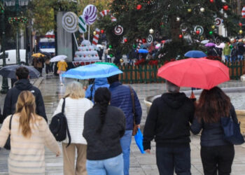 Καιρός: Κρύο και θυελλώδεις άνεμοι σήμερα, ποιες περιοχές επηρεάζονται – Η πρόγνωση για τα Χριστούγεννα