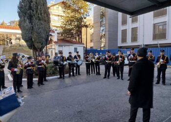 Τα κάλαντα έψαλλε η Φιλαρμονική “ΠΑΝΔΩΡΑ” και η μπάντα της Ταξιαρχίας στο Μαμάτσειο Νοσοκομείο Κοζάνης