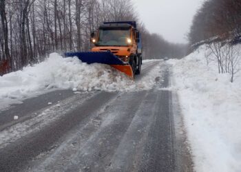 Αποχιονισμοί με μηχανήματα της Π.Ε. Καστοριάς σε Κλεισούρα – Βλαστη, Λιανοτόπι και Κοτύλη (Φωτογραφίες + Βίντεο)
