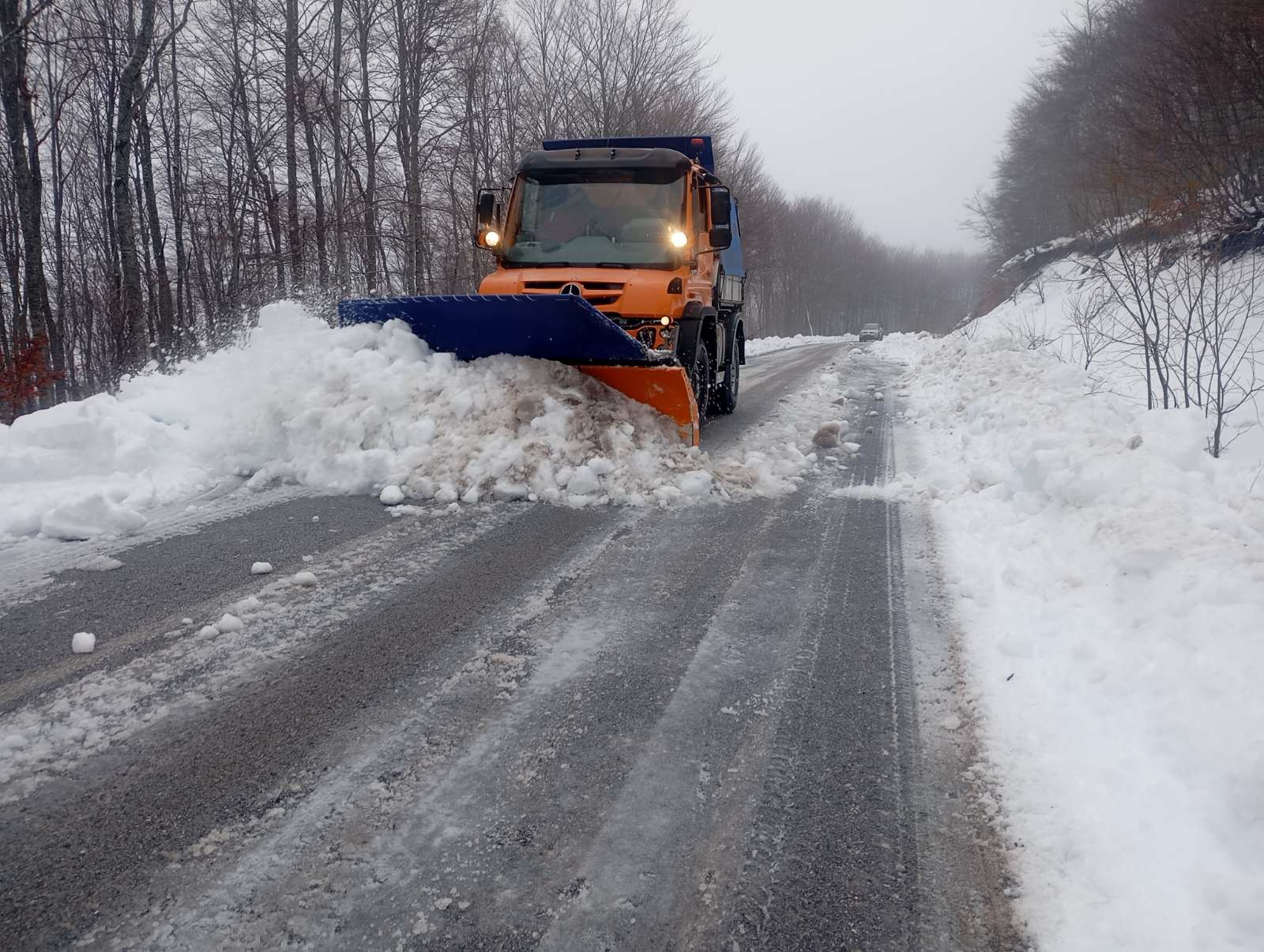 Αποχιονισμοί με μηχανήματα της Π.Ε. Καστοριάς σε Κλεισούρα – Βλαστη, Λιανοτόπι και Κοτύλη (Φωτογραφίες + Βίντεο)