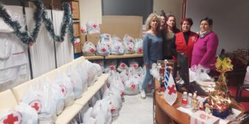 Χριστουγεννιάτικα δέματα “αγάπης” διένειμε το Π.Τ. ΕΕΣ Πτολεμαΐδας , σε 100 ευάλωτες οικογένειες της περιοχής