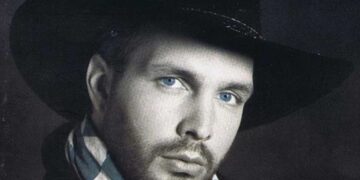 Οι μουσικές επιλογές του e-ptolemeos.gr:  Garth Brooks – Silent Night (1992)