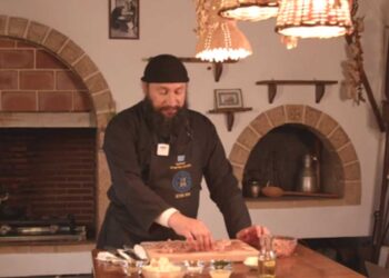 Νηστίσιμο γλυκό από το Άγιο Όρος: Χαλβάς με Ταχίνι και Μέλι