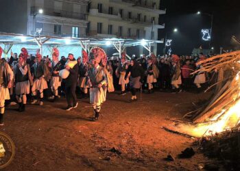 Τα “Τσιριβάρβαρα” αναβίωσαν για ακόμα μια χρονιά στο Αμύνταιο (Φωτογραφίες)