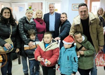 Χριστουγεννιάτικα Κάλαντα στον Δήμαρχο Αμυνταίου από μαθητές των Σχολείων του Δήμου