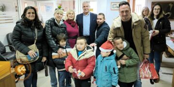 Χριστουγεννιάτικα Κάλαντα στον Δήμαρχο Αμυνταίου από μαθητές των Σχολείων του Δήμου