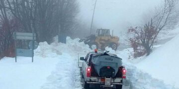 Eργασίες αποχιονισμού στο Δήμο Φλώρινας – Χιονοστρώσεις έως και 60 εκατοστών