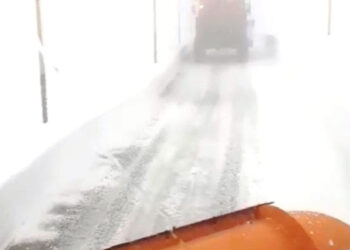 Mε εντατικούς ρυθμούς οι αποχιονισμοί στην Καστοριά