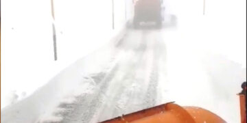 Mε εντατικούς ρυθμούς οι αποχιονισμοί στην Καστοριά