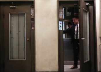 Ασανσέρ πολυκατοικιών: Νέα προθεσμία για αντικατάσταση – Τα πρόστιμα και το κόστος