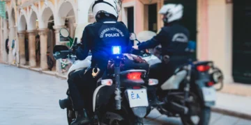 Επίδομα επικινδυνότητας: 100 ευρώ το μήνα από 1.7.2025 σε 153.000 ένστολους