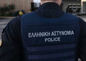 Αστυνομικός – Βουλή: Η ιατροδικαστική έδειξε σημάδια στο σώμα της 35χρονης – «Να τιμωρηθεί η κόρη μου αν κριθεί ένοχη» λέει η μητέρα της