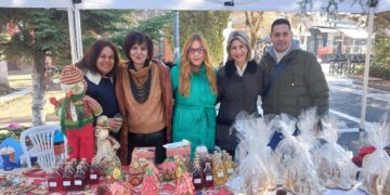 Χριστουγεννιάτικο Bazaar από το 1ο Γυμνάσιο Πτολεμαΐδας «ΙΩΝ ΔΡΑΓΟΥΜΗΣ» στην Κεντρική Πλατεία – Συλλογή τροφίμων και χορωδία