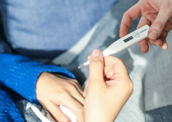 Με «κοκτέιλ» ιώσεων μπαίνει το 2025: Μεγάλη αύξηση στα Επείγοντα – Πώς να προστατευτούμε